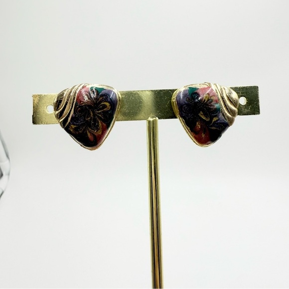 Vintage Gold Tone Floral Enamel
Clip On Triangle Earrings Made in USA - Picture 7 of 7